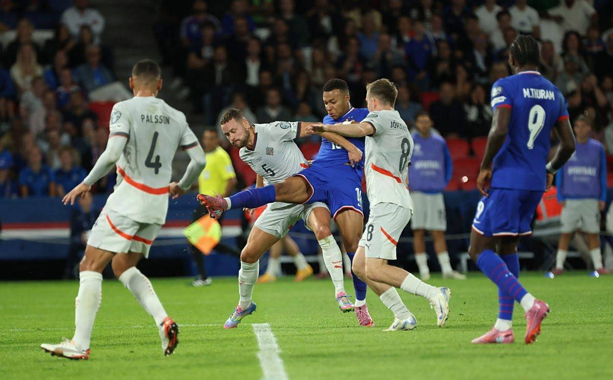 NBA12月球员场均罚球榜：东契奇11.3次居首，亚历山大仅第18（NBA12月场均罚球排行榜：东契奇以11.3次领跑，亚历山大仅第18位）