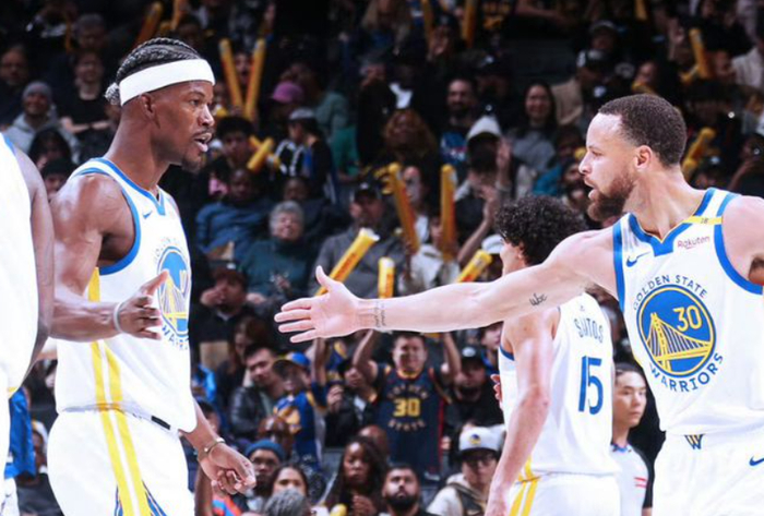 曼联英超14轮1-1战平西汉姆联，近5轮仅胜1场，阿莫林执教遇质疑，防守问题突出。（英超第14轮曼联1-1西汉姆，近五轮仅一胜，阿莫林执教受质疑，防线隐患凸显）