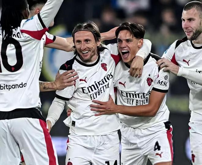 记者：佩林出现肌肉疲劳，将缺席尤文与乌迪内斯的意杯1／8决赛（受肌肉疲劳困扰，佩林无缘尤文对乌迪内斯的意杯1／8决赛）