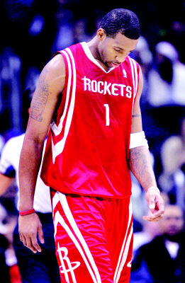 克莱携妻女驾船游湾区迎圣诞（克莱与妻女乘船畅游湾区喜迎圣诞）