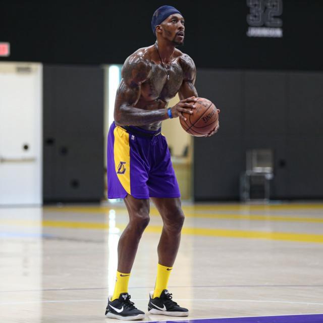 东契奇职业生涯新里程碑（东契奇生涯再迎高光时刻）