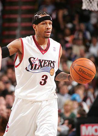 上赛季救火后卫！广东男篮赛前播放黄荣奇致敬视频（广东男篮赛前致敬黄荣奇：上季临危受命的后卫）