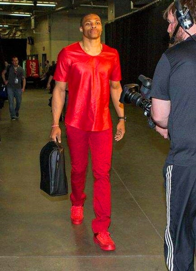 拜仁和曼联有意引进布莱顿中场巴莱巴（布莱顿中场巴莱巴成拜仁、曼联引援目标）