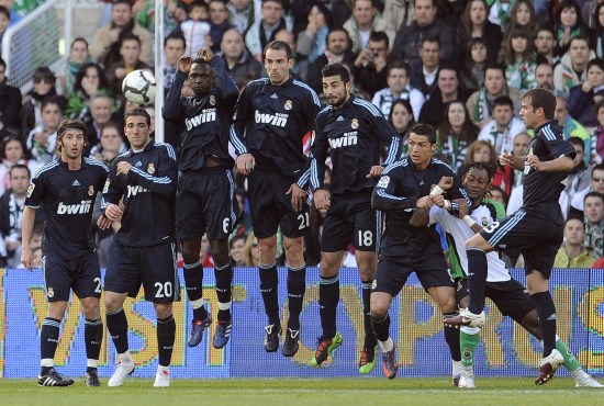 33分10板10助攻！火箭2换1交易被效仿，鹈鹕捡漏年轻版约基奇（33+10+10三双！火箭2换1被照搬，鹈鹕捡到年轻版约基奇）