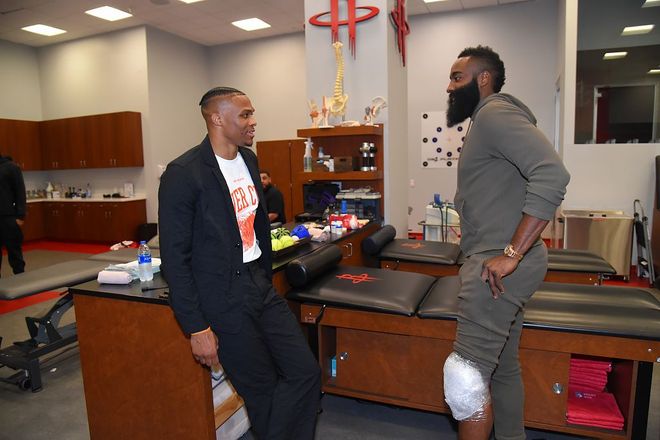 犹他爵士逆转击败篮网，豪取两连胜，马尔卡宁和乔治表现突出，篮网失误和外线投射不佳。（爵士逆转擒篮网收获两连胜，马尔卡宁与乔治闪耀，篮网失误多且外线手感不佳）