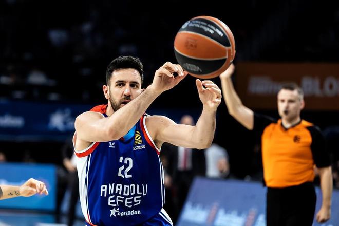 球员介绍《卡萨诺》大闹罗马城，戏耍伯纳乌（人物志：卡萨诺搅动罗马城，戏弄伯纳乌）